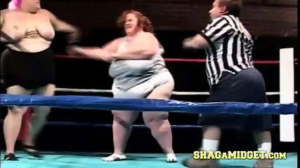 Lesbian sumo wrestlers strip during fight