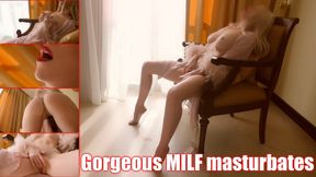 Gorgeous MILF masturbates