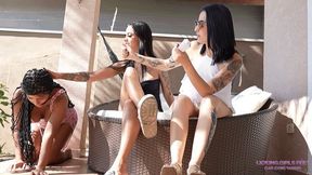 NIKA and SUSAN - Worshipping the feet under the sun!