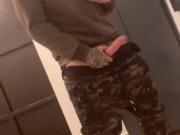 Me la ponen bien dura en el gym!