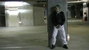 baise dans un parking par une racaille de citeabuse dans un parking public ...