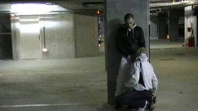 baise dans un parking par une racaille de citeabuse dans un parking public ...