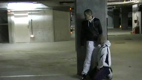 baise dans un parking par une racaille de citeabuse dans un parking public ...