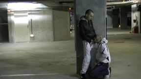 baise dans un parking par une racaille de citeabuse dans un parking public ...