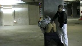 baise dans un parking par une racaille de citeabuse dans un parking public ...