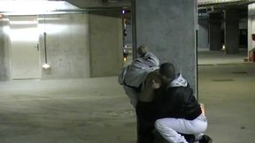 baise dans un parking par une racaille de citeabuse dans un parking public ...