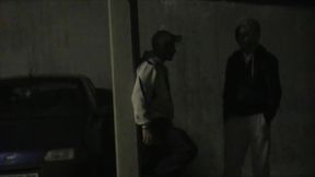 baise dans un parking par une racaille de citeabuse dans un parking public ...