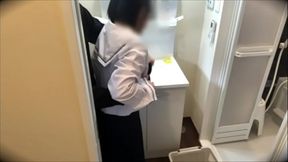 友達の家に泊まりに行って朝起きて顔洗おうと思ったら友達のいも◯との着替えをみてしまいムラムラして後ろからハグしたらノリ気だったので手マン・クンニ・フェラ・バックしてやった。