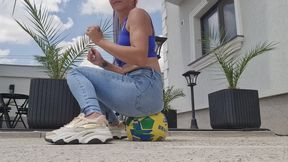 DENIM ASS DESTROYS A SOCCER BALL – BOUNCING UNTIL POP!