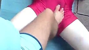 the loser of an amateur wrestling match has to submit to piss desperation, hands tied up (huge load of pee)