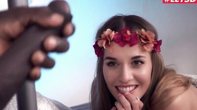 Young hippy chick with a tight body enjoys a BBC