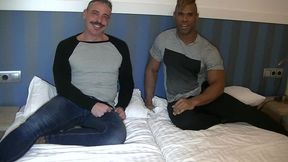 2141 sexy daddy baise bareback par un black muscle tbmj ai adore filme ce ...