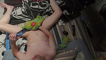 Masturbation pour la première fois avec mon drone en mode stationnaire.