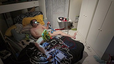 Masturbation pour la première fois avec mon drone en mode stationnaire.