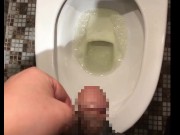 30歳ぽっちゃり日本人男性のおっしこ動画【閲覧注意：暴れる尿】