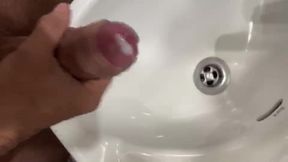 Freshly 💦 expressed hot milk