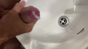 Freshly 💦 expressed hot milk