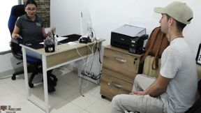 To close a deal to buy an apartment, I fuck the saleswoman&#039;s rich pussy - Porn in Spanish
