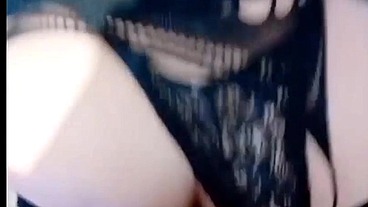 MI NOVIA SIEMPRE QUE REGRESO DE TRABAJAR ME ABRE SU CULO CALIENTE
