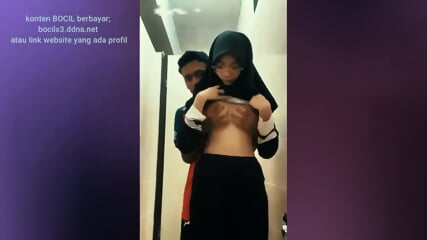 jilbab main di toilet mall -bokep indo malay -locil