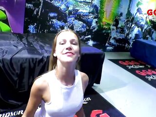 Pink-haired Solo Wench Fists Gape Cunt and Squirts in the Garden!