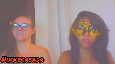 Na live fudendo com uma loirinha e uma morena