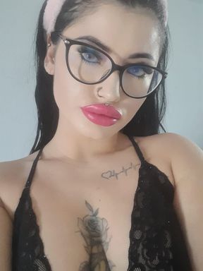 Tattooed Goddess Ready to Mesmerize