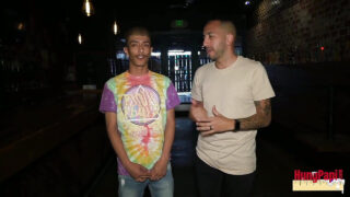 Hardcore akce bez sedla: Potetovaný tatínek Eddy Blanco po intenzivní felaci a lízání ošuká mladého amatéra Juvena do zadku