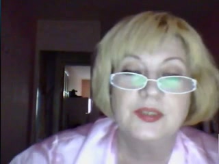 Mature Russian whore likes to wear glasses and masturbate on Skype