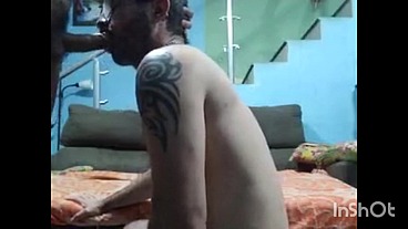 O puto veio me fudeu sem do e depois me deu leite na boca