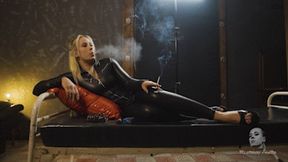 Smoker Anette in stiletto heel pumps FHD MP4