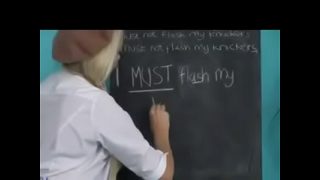 La cosplayer studentessa è una spogliarellista sporca