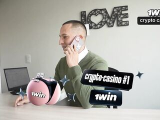 Secretaria colombiana Ashley Sanz consigue un ascenso con su hermoso culo! - Knock Knock Club