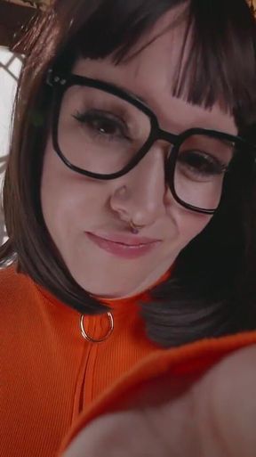 Jinkies! Velma Vores a Tiny Villain