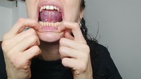 Look at the teeth, I floss