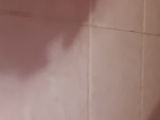 Voilà une vidéo sous ma douche ou je me branle