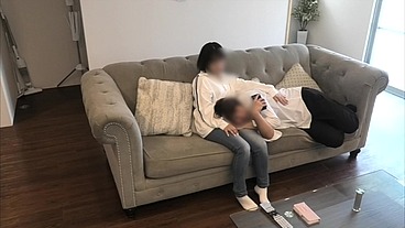 【カップルの日常SEX】休日にだらだら彼女の膝枕でテレビ見ていたら、彼女とSEXしたくなってきて。。