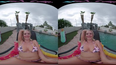 Curvaceous blonde fingers herself and humps a pillow in VR