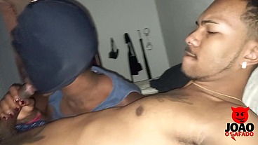 Casal novinhos acordou para transar