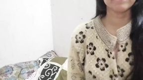 Desi aunty ko saman dene ke bahane pel diya
