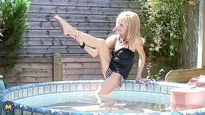 Cathy Oakely - British Kinky Mature Lady Having Fun At The Pool