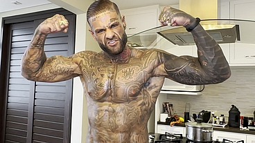 Gangbang - 3 ativos monstros dotados fodem duas passivas sedentos por pau