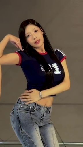 Curvy K-pop fan plays with her belly button