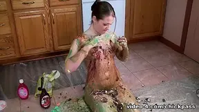 Busty MILF Leeanna gets messy with pies