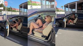 total exhib je me deshabille entierement nue dans la voiture portiere ...