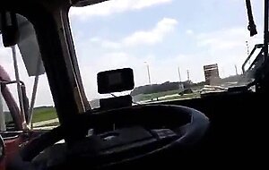 LKW Fahrer wird geblasen
