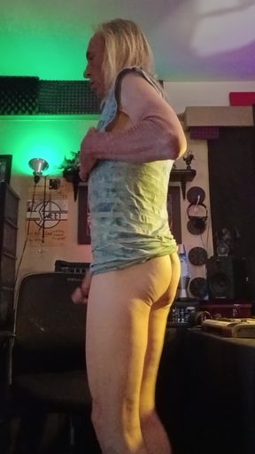 Mature CD Jani Wylde studio play time