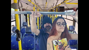 Estudande e fodida por estranho dentro do onibus!