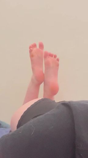 Trans man shows off his feet and soles for fans
