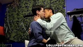 Robbie Anthony slides his big cock in skinny twinks asshole